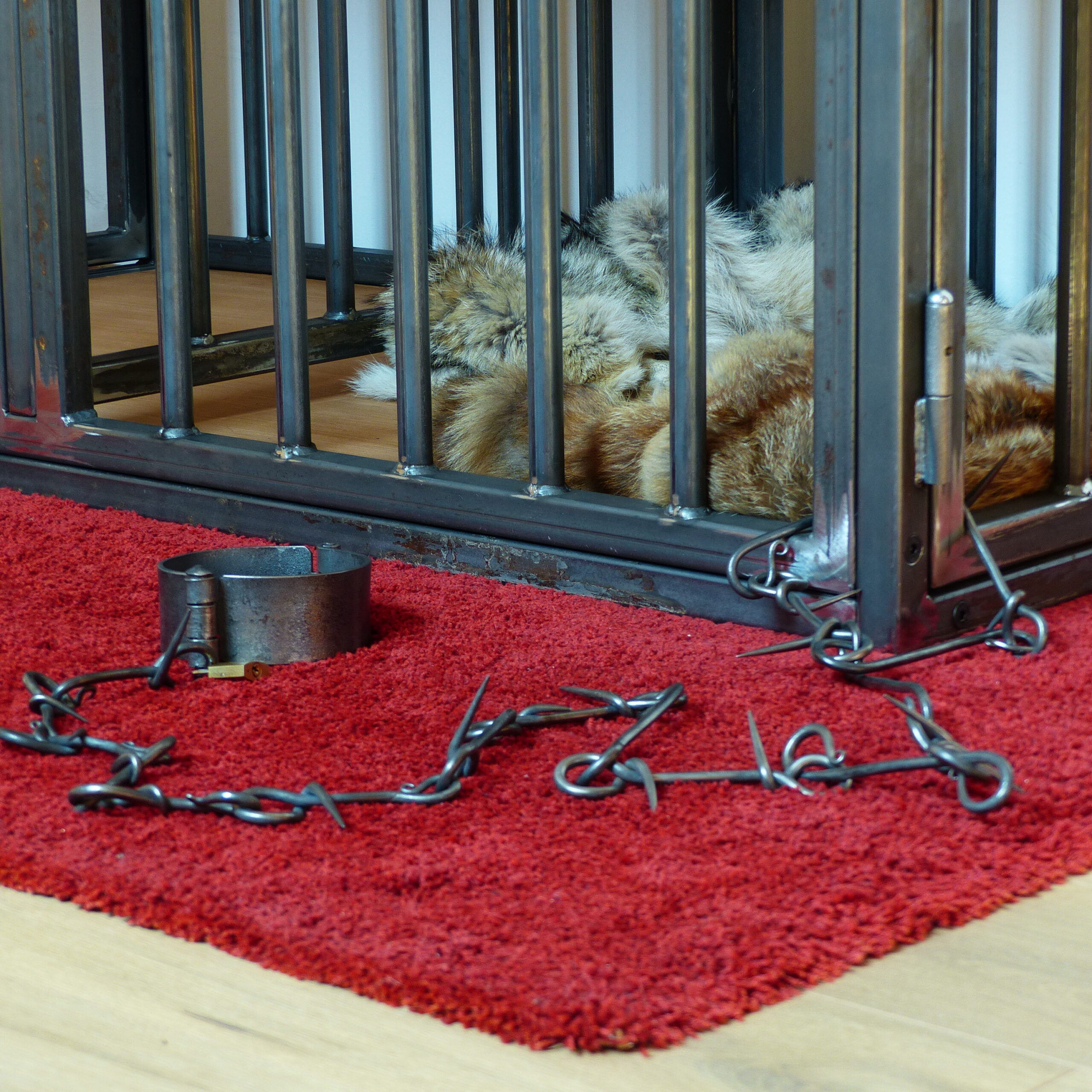 Cage-table
