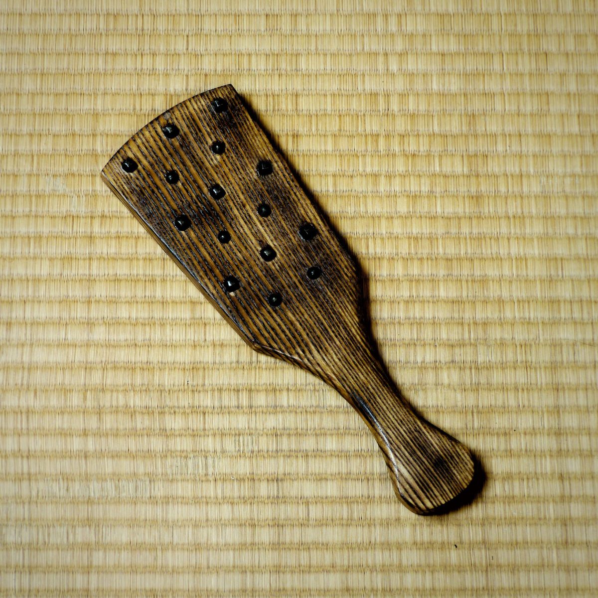 Paddle chêne brûlé et clous