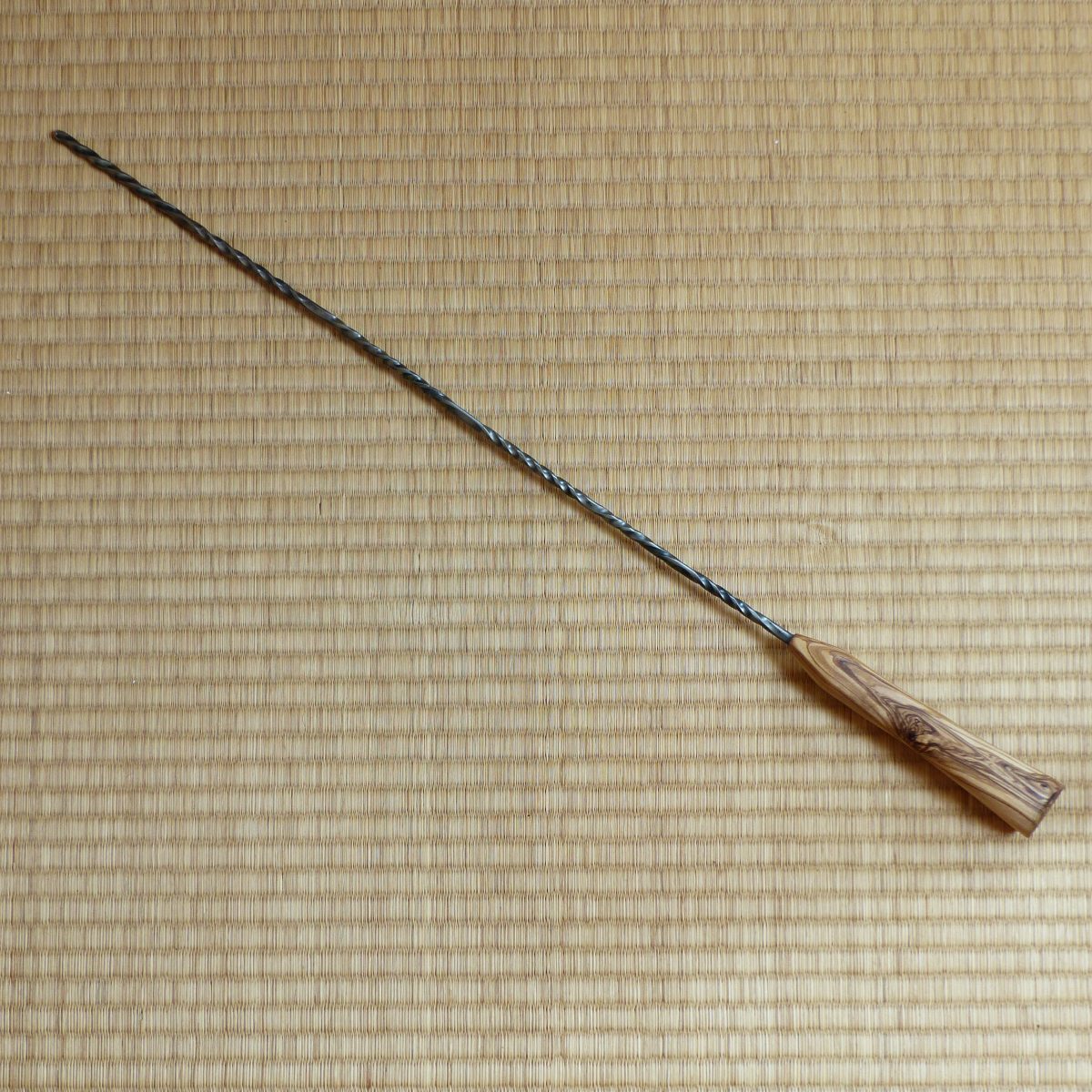 Badine torsadée en métal