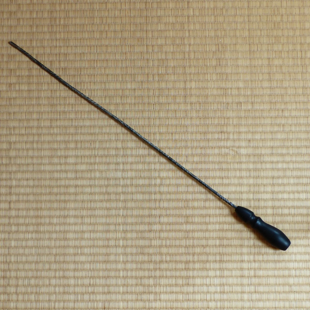 Badine torsadée en métal