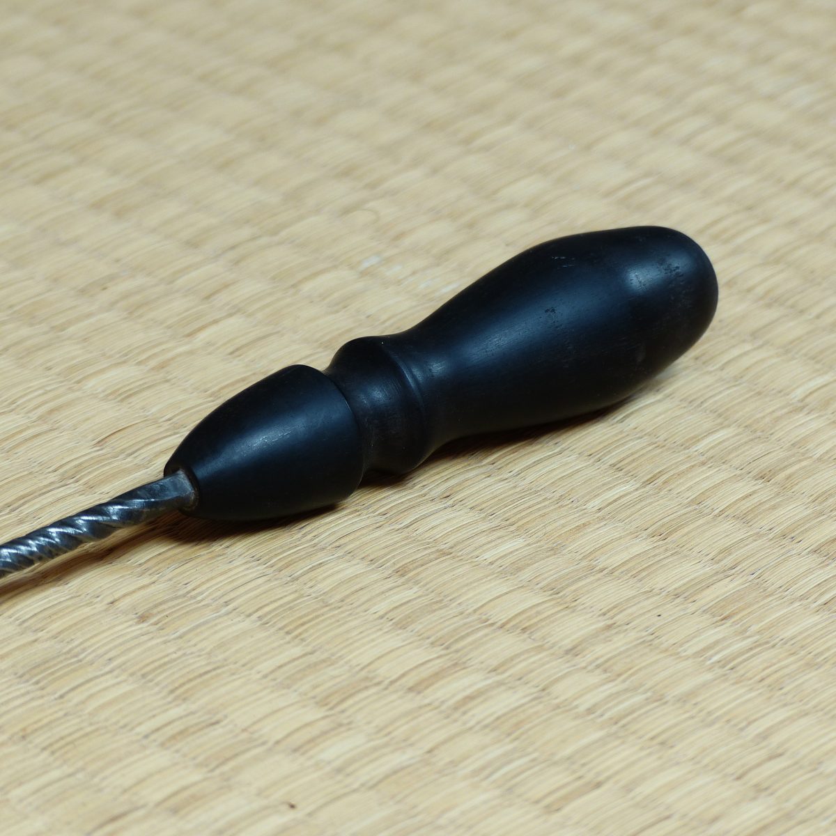 Badine torsadée en métal