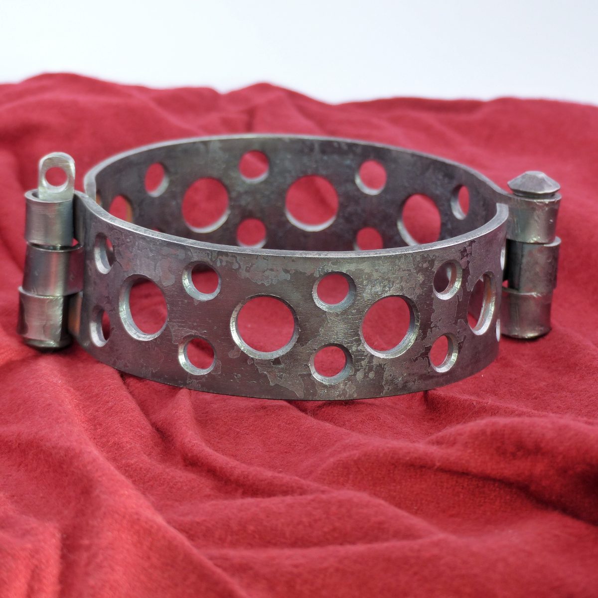 P1100043-01 Collier métal -- gamme Kväll