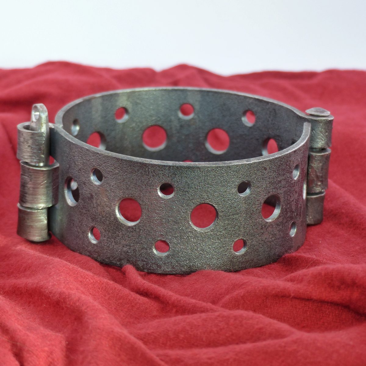 P1100045-01 Collier métal -- gamme Kväll